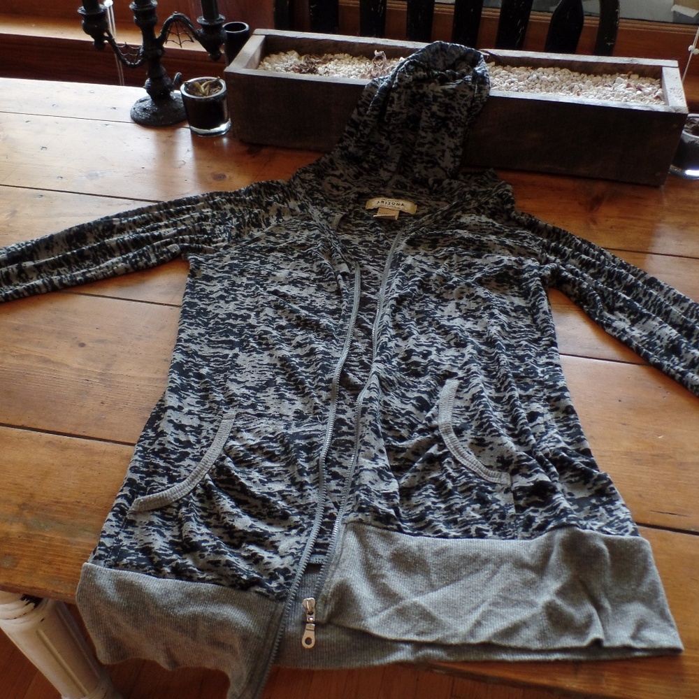 Arizona Jean Company Medium Black and Gray Hoodie